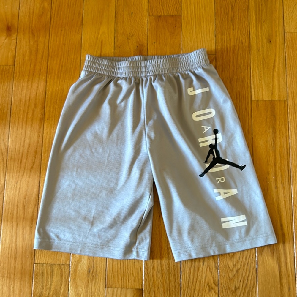 Boys Nike Jordan Light Grey Shorts size Large